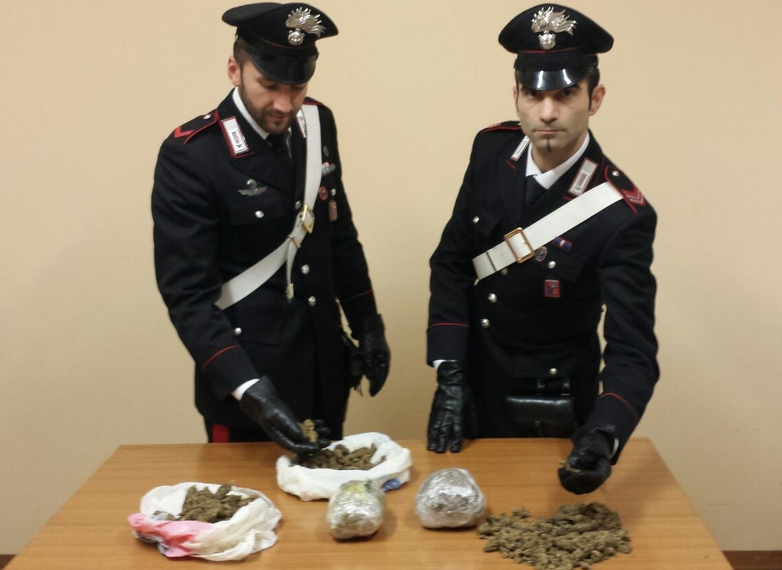 MARIJUANA NEL BAGAGLIAIO: ARRESTATO GIOVANE INCENSURATO