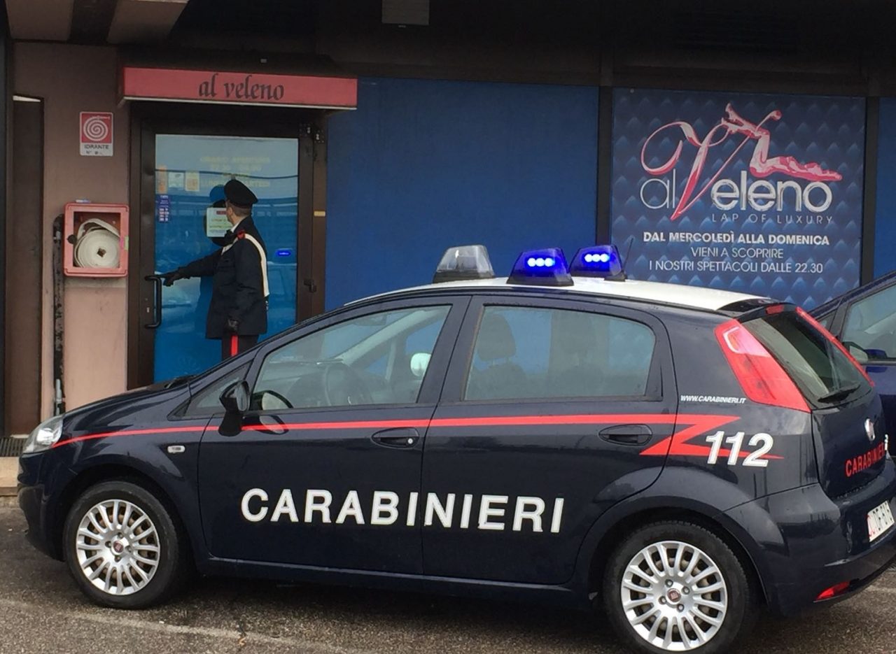 Natale “caldo”: aggredisce la titolare del night