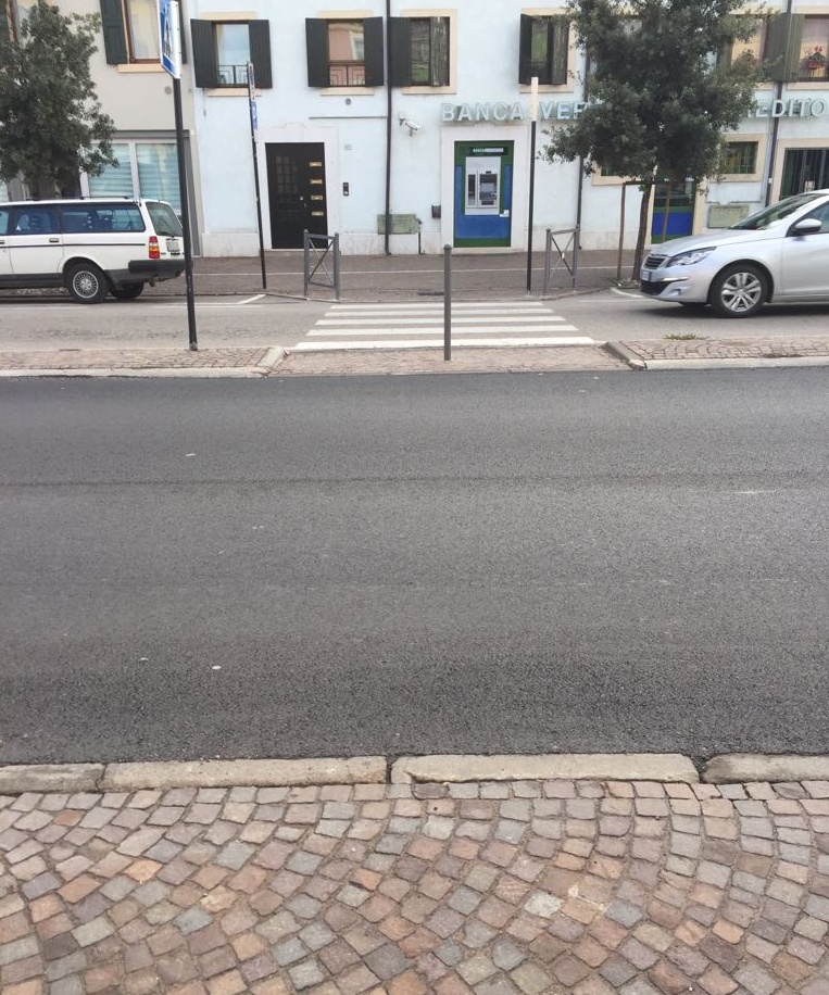 Via Nino Bixio, attraversamento pedonale o no?