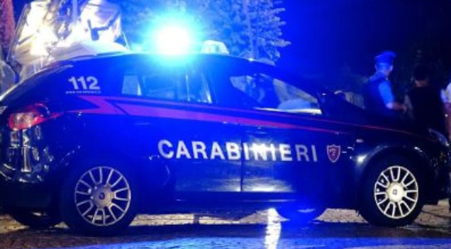 Litiga con il padre a San Giovanni Lupatoto: gli agenti cercano di fermarlo ma lui li colpisce
