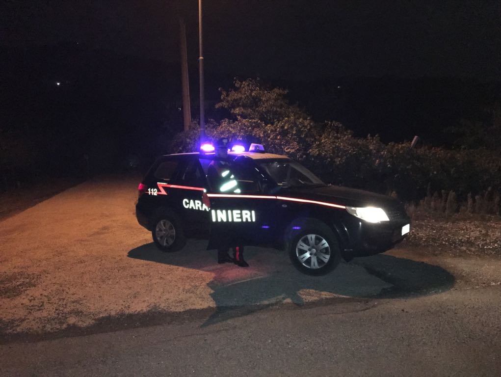 Accoltella la compagna, uomo ricercato anche nel veronese