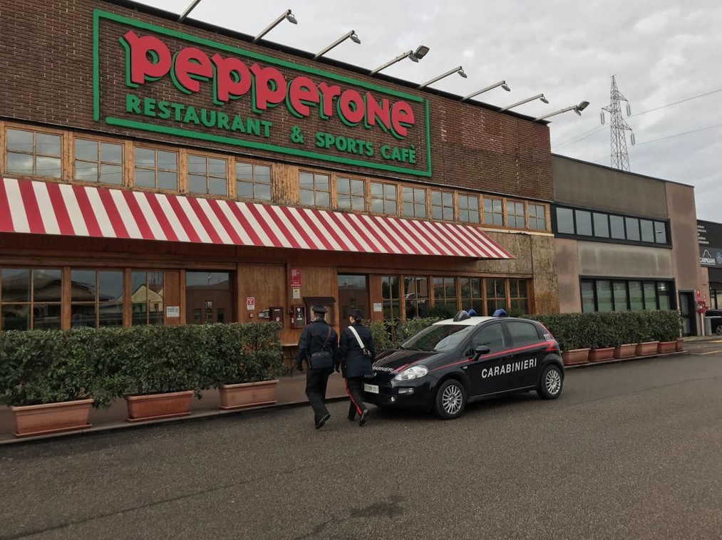 Deruba le dipendenti di Pepperone, arrestato