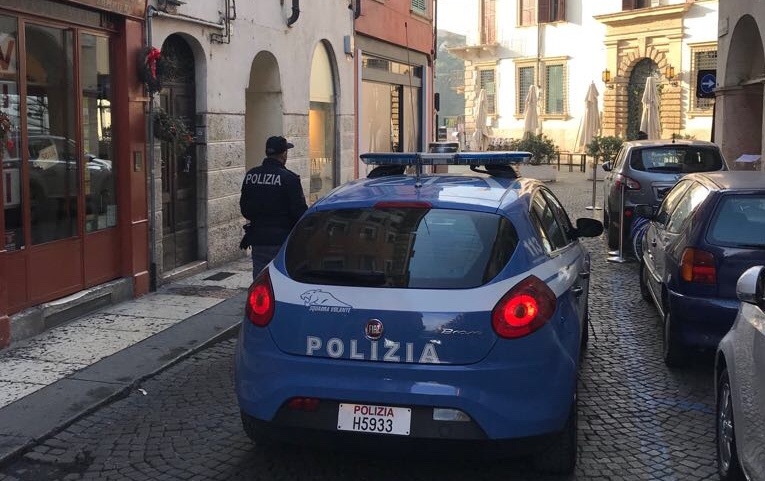 Rapinatore ai domiciliari va al ristorante e non paga