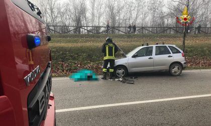 FOTO Scooter contro l'auto, morto un 17enne