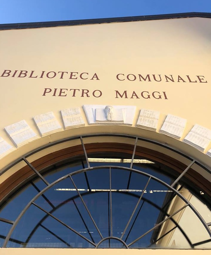 Sona inaugura il restauro della facciata della biblioteca