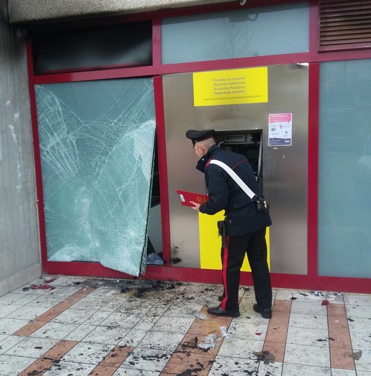 Affi, malviventi assaltano lo sportello bancomat