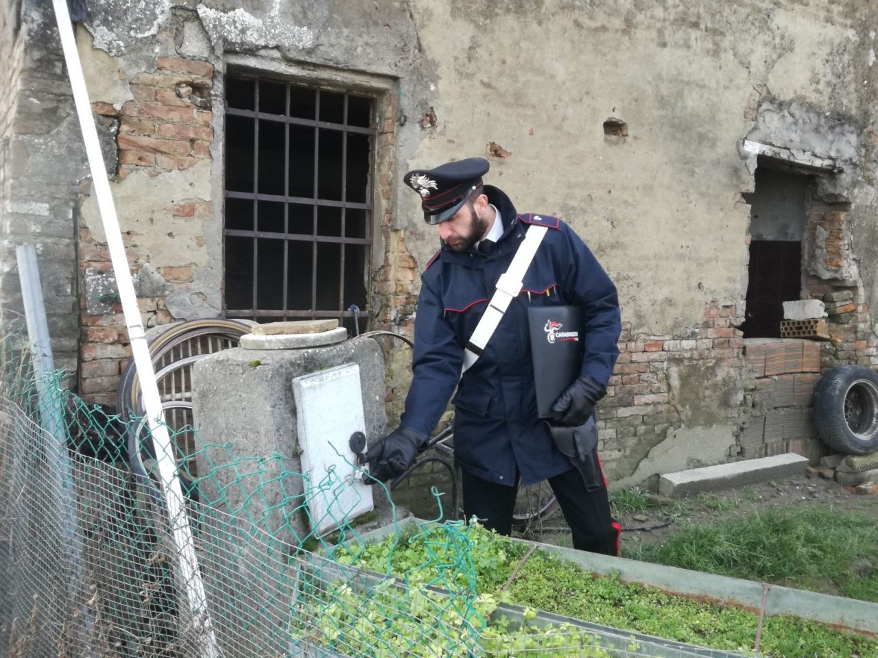 Allacciati abusivamente all’energia elettrica: 4 arrestati