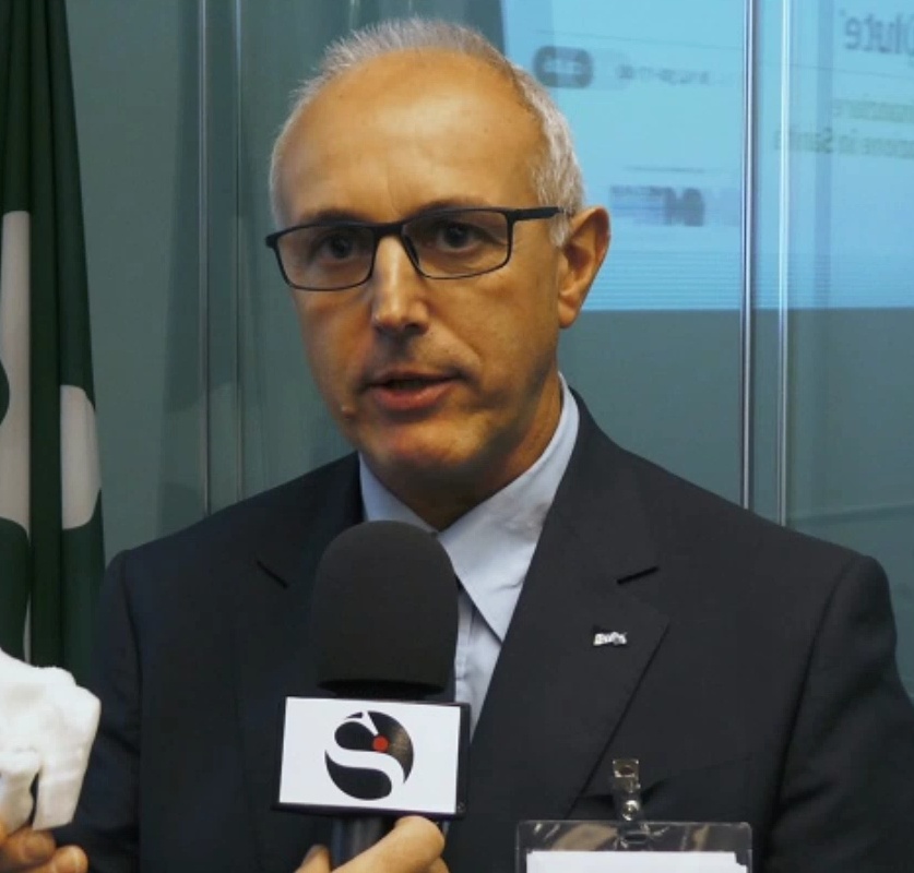 Tedeschi fa le Tac alle statue