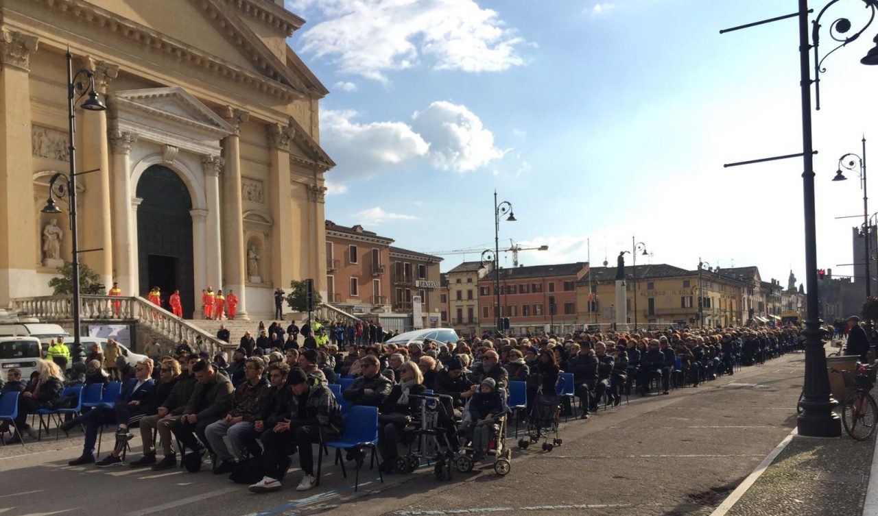 Tutta Villafranca presente per l’addio a don Fasani