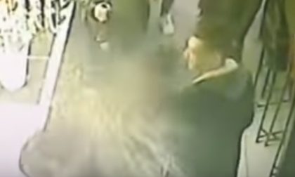 VIDEO La brutale aggressione in un bar