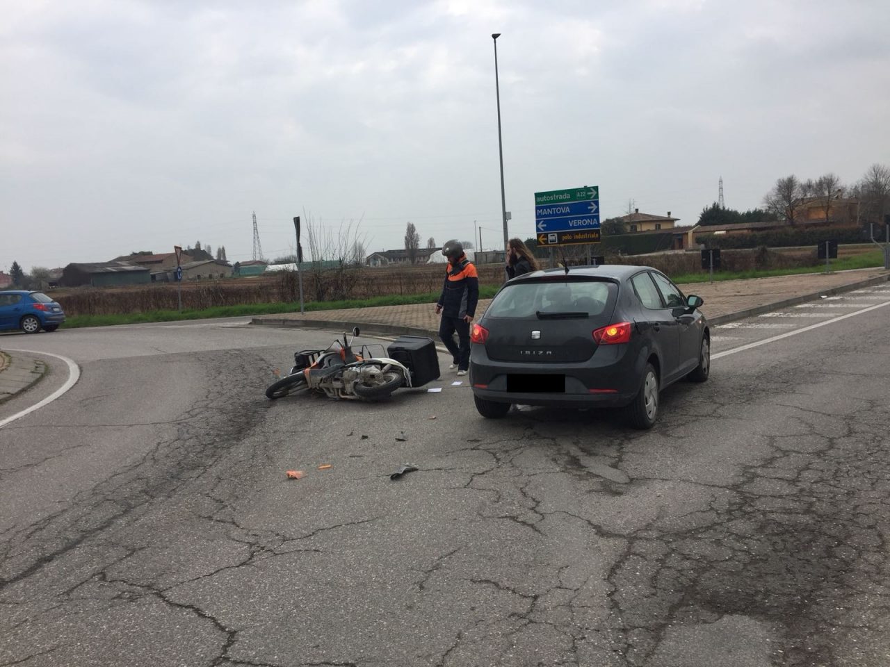 Incidente davanti al supermercato Martinelli di Villafranca