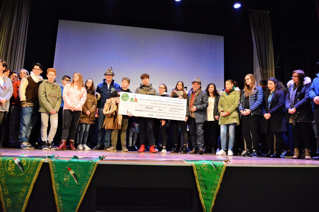 Studenti premiati dagli Alpini a Mozzecane