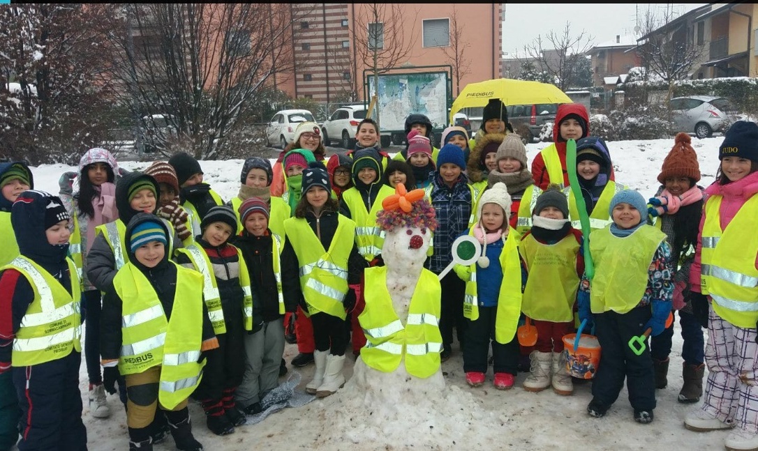 Caselle, nonostante la neve non si ferma il Piedibus