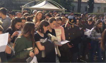 Ottomarzo allievi della scuola di polizia e studenti cantano insieme - VIDEO e FOTO