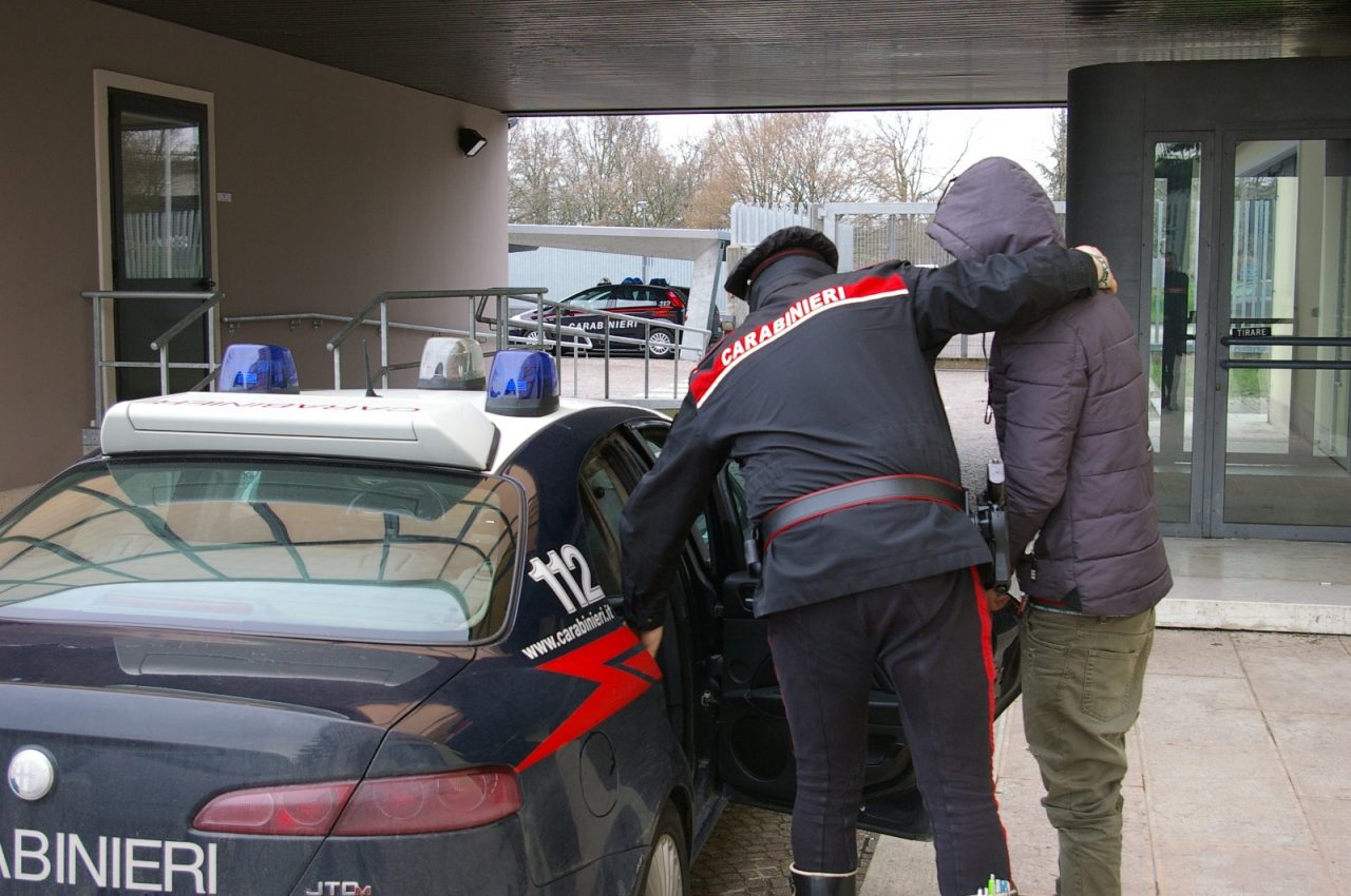 Resistenza e lesioni a Pubblico Ufficiale e generalità