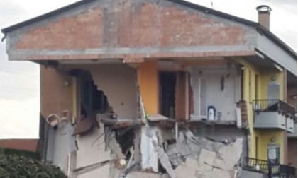 Esplode casa nel milanese: tre feriti, si scava tra le macerie