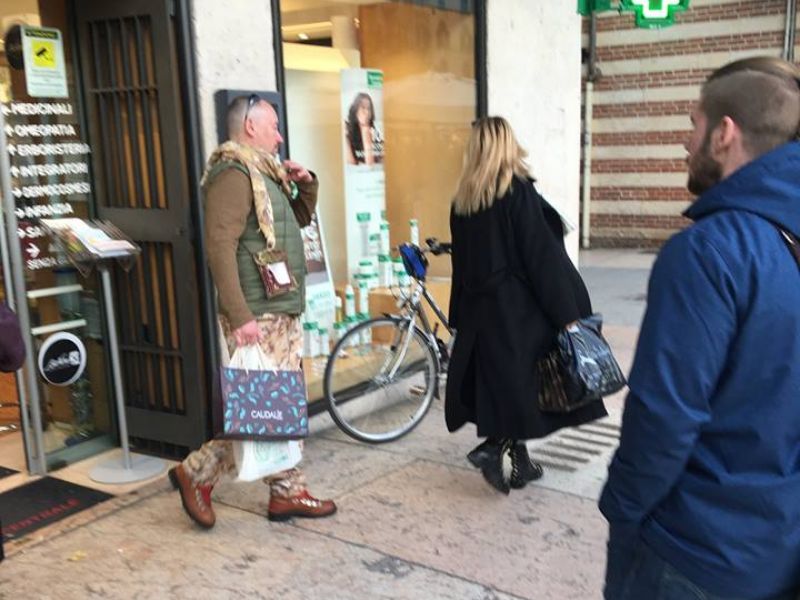 Giornalista russo seguito e aggredito da ex combattente ucraino