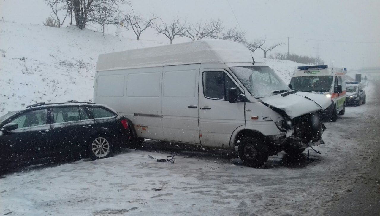 Emergenza neve a Valeggio un incidente