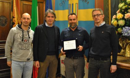 Giacometti premiato dal sindaco Sboarina