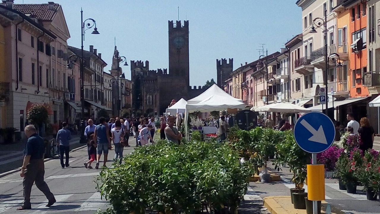 Villafranca in fiore lo spettacolo del centro cittadino FOTO