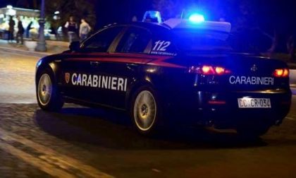 Scappa dai Carabinieri in auto... Ma perde una ruota