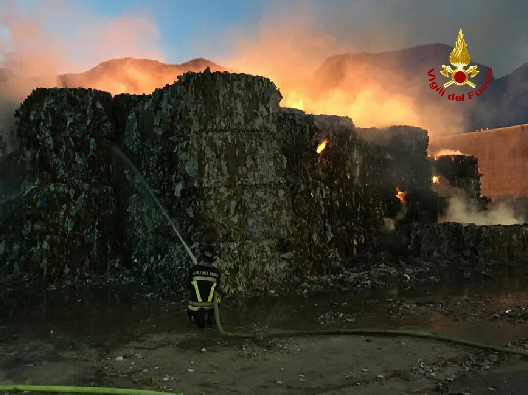 Incendio cartiera Brentino Belluno