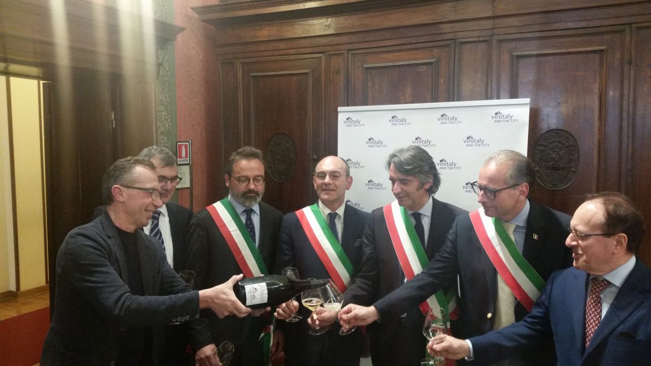 Vinitaly and the city: percorso intorno all’Ansa  dell’Adige, incontri, spettacoli e musica