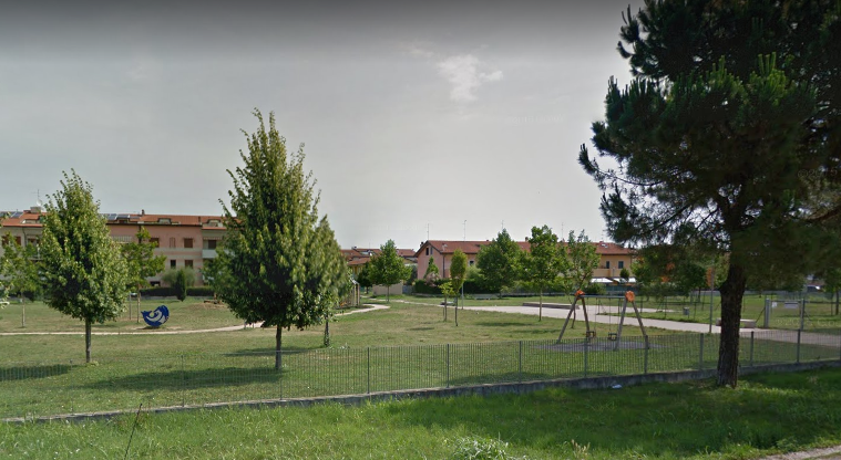 Bocconi per cani parco chiuso per la bonifica