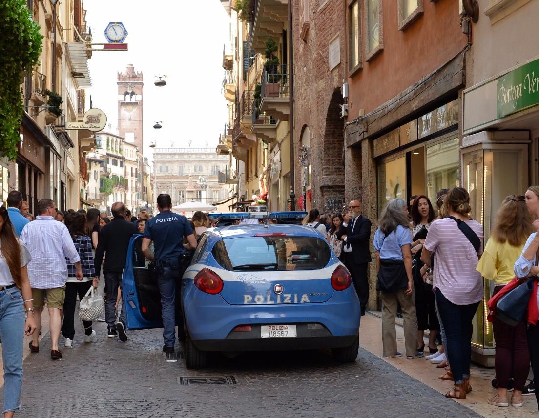 Ferma borseggiatrice alla Casa di Giulietta