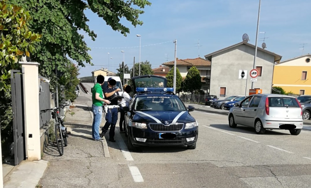 Auto contro bici un ferito a Dossobuono
