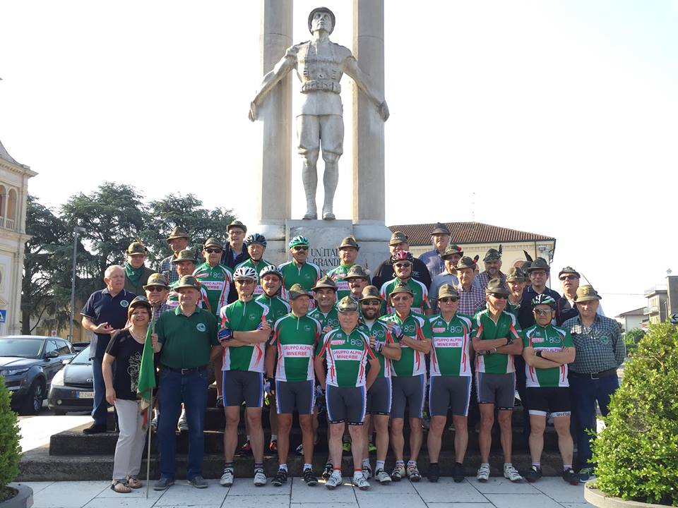 Adunata Alpini Trento 17 ciclisti partono da Minerbe verso la sfilata