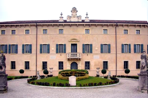 Chiude Villa Balladoro la maggioranza spiega le ragioni
