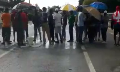 Richiedenti asilo bloccano la strada a Bovolone