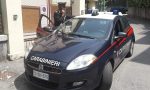 Si scaglia contro i carabinieri per evitare un controllo