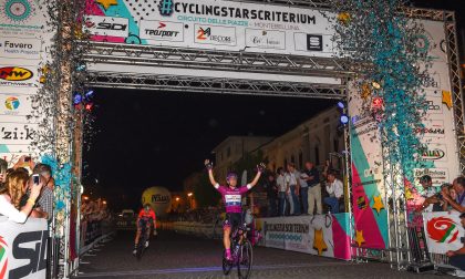 Elia Viviani show alla Cycling Stars Criterium