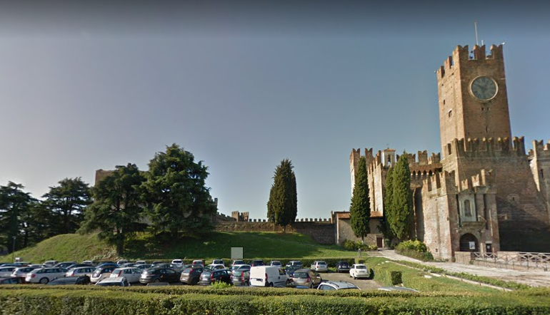 Divieto di sosta nei valli del Castello