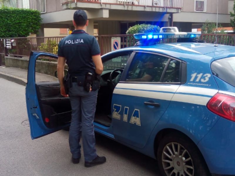 Ruba catenina d’oro con la tecnica “dell’abbraccio”