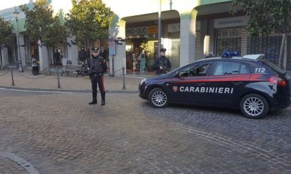 Minore spaccia alla fermata dell'autobus