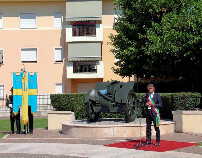 Primo monumento agli artiglieri. Si trova a Santa Lucia di Verona nei giardini di via Velino.