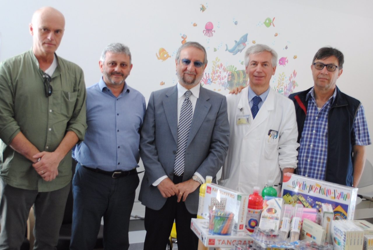 Agec regala giochi ai bambini del reparto oncoematologico