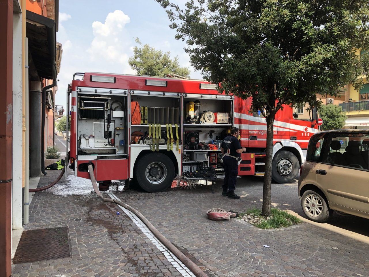Incendio a Villafranca a fuoco un'abitazione in via Bixio VIDEO e FOTO