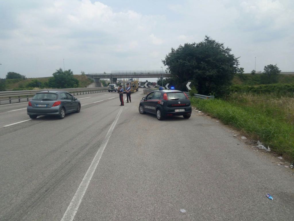 Giovane di Castel D’Azzano investe uomo e scappa