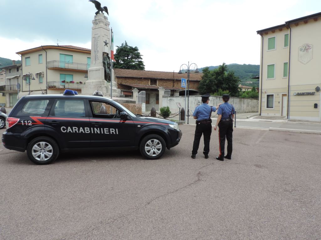 Ubriaco aggredisce carabiniere e fugge grazie ai familiari