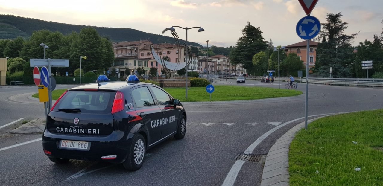 Ruba un carrozzina, arrestato