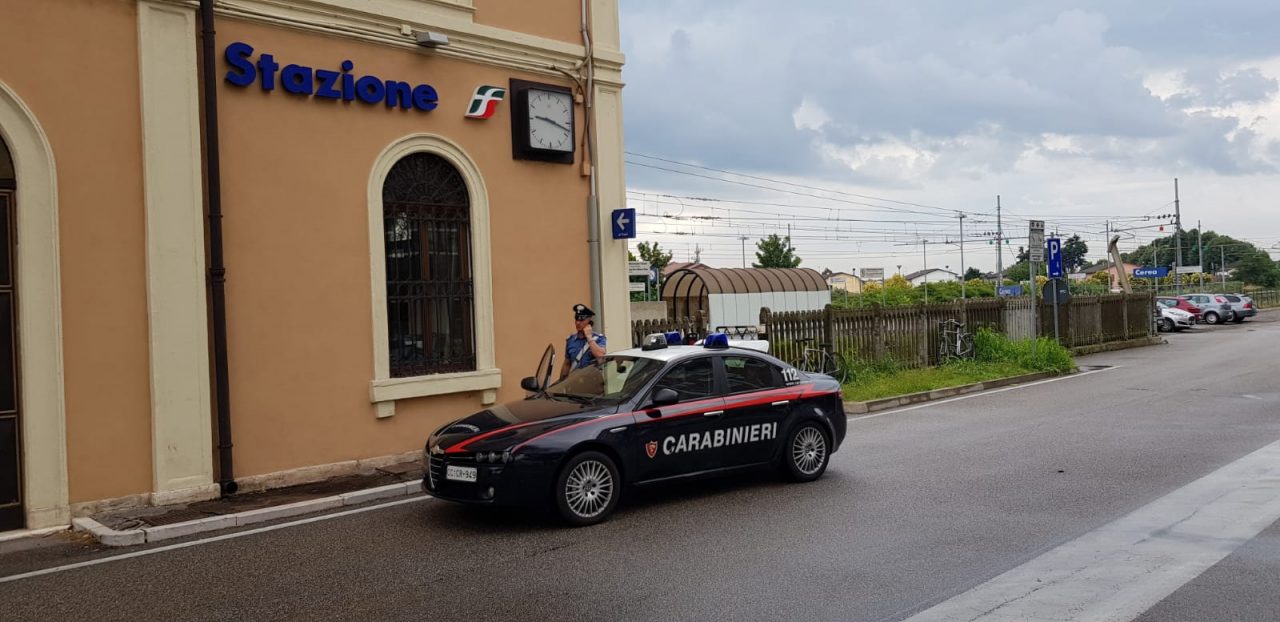 Scippa la borsa ad un’anziana a Cerea, i cittadini lo rincorrono