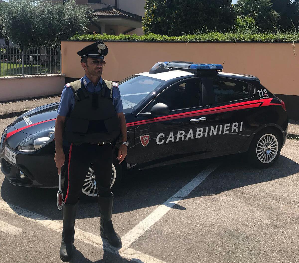 Cittadino straniero denunciato a piede libero per il reato di atti osceni