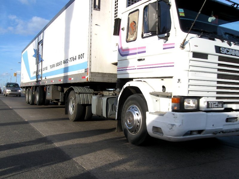 Fermato autotrasportatore con documenti falsi