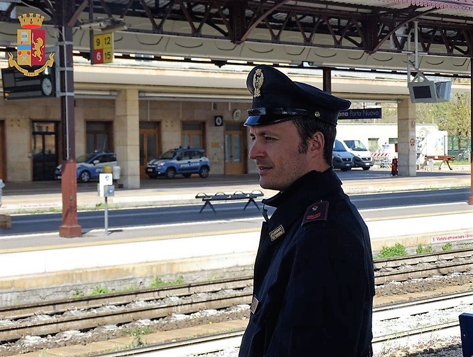 Spacciava in stazione ma doveva essere espulso