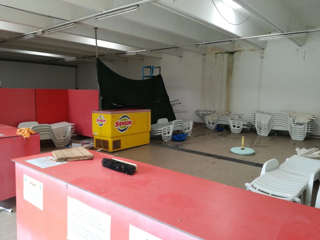 piscine lido in pessime condizioni
