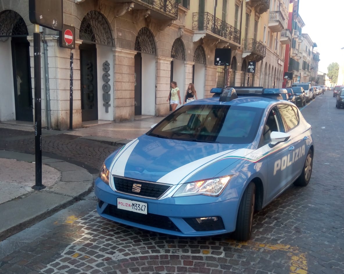 Furto allo Scout di via Cavour a Verona, arrestato